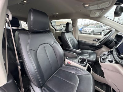 2022 Chrysler Pacifica Hybrid Touring L