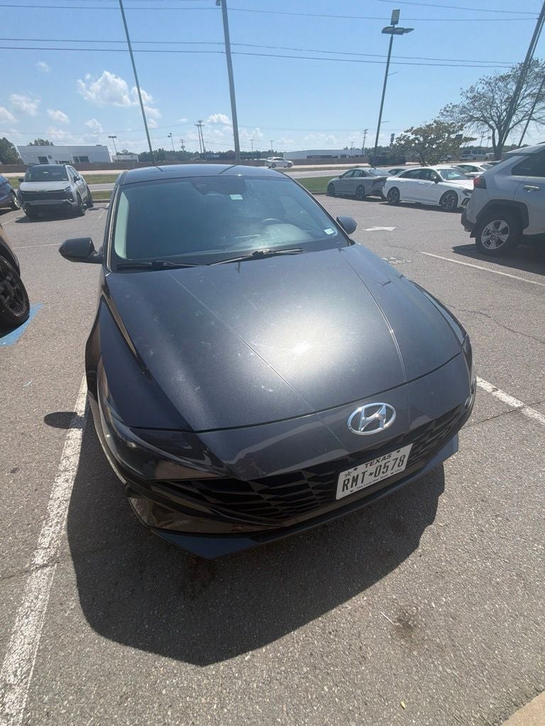 2022 Hyundai ELANTRA SE