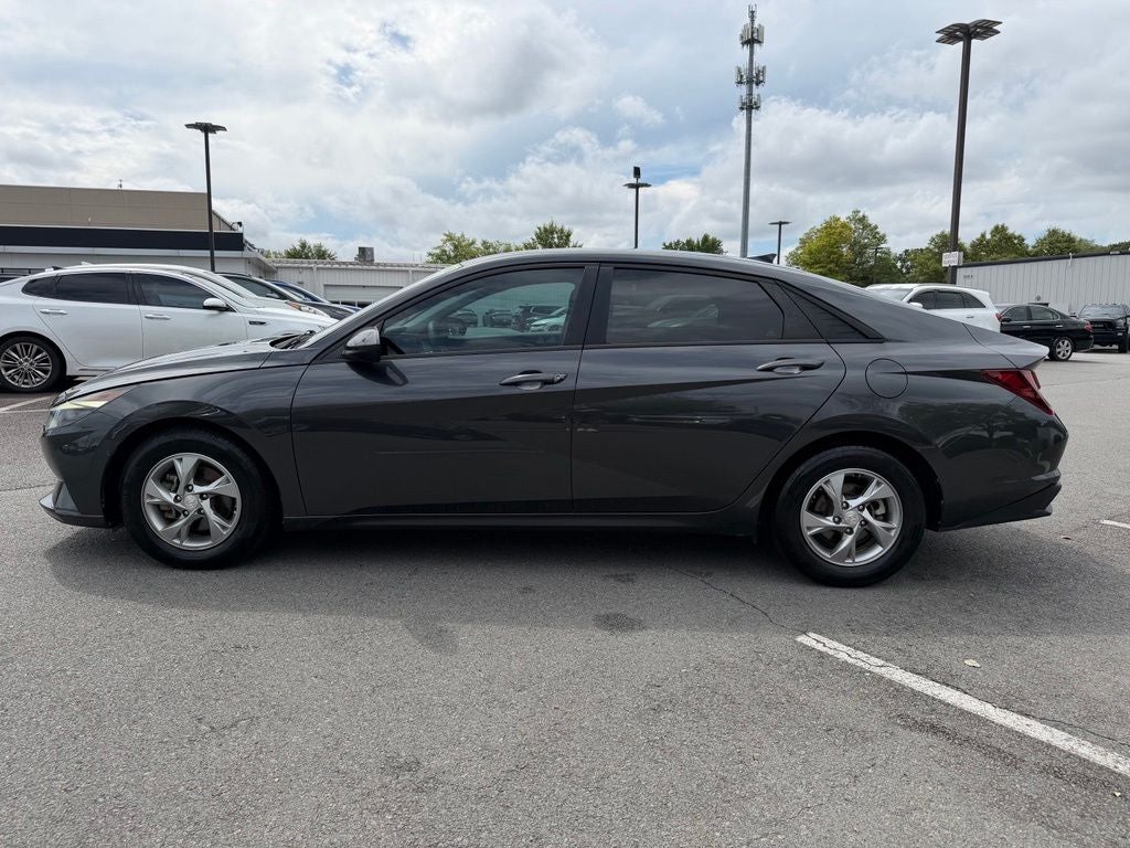 2022 Hyundai ELANTRA SE