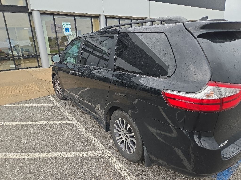 2019 Toyota Sienna XLE 8 Passenger