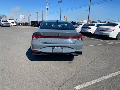 2023 Hyundai ELANTRA SEL