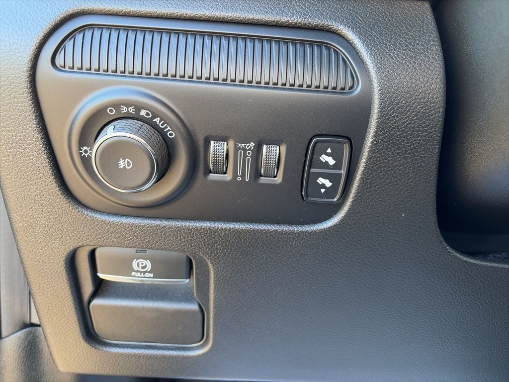 2024 Jeep Wagoneer Series II 4X4 NAPPA LEATHER, COOLED SEATS!