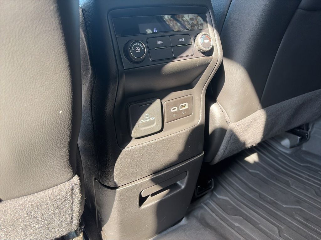 2023 GMC Acadia SLT CLEAN CARFAX LOW MILES!!