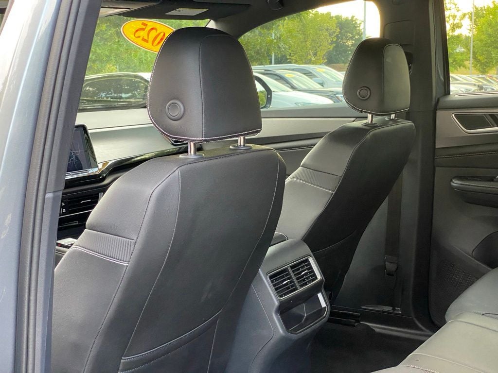 2025 Volkswagen Atlas Cross Sport 2.0T SE w/Technology