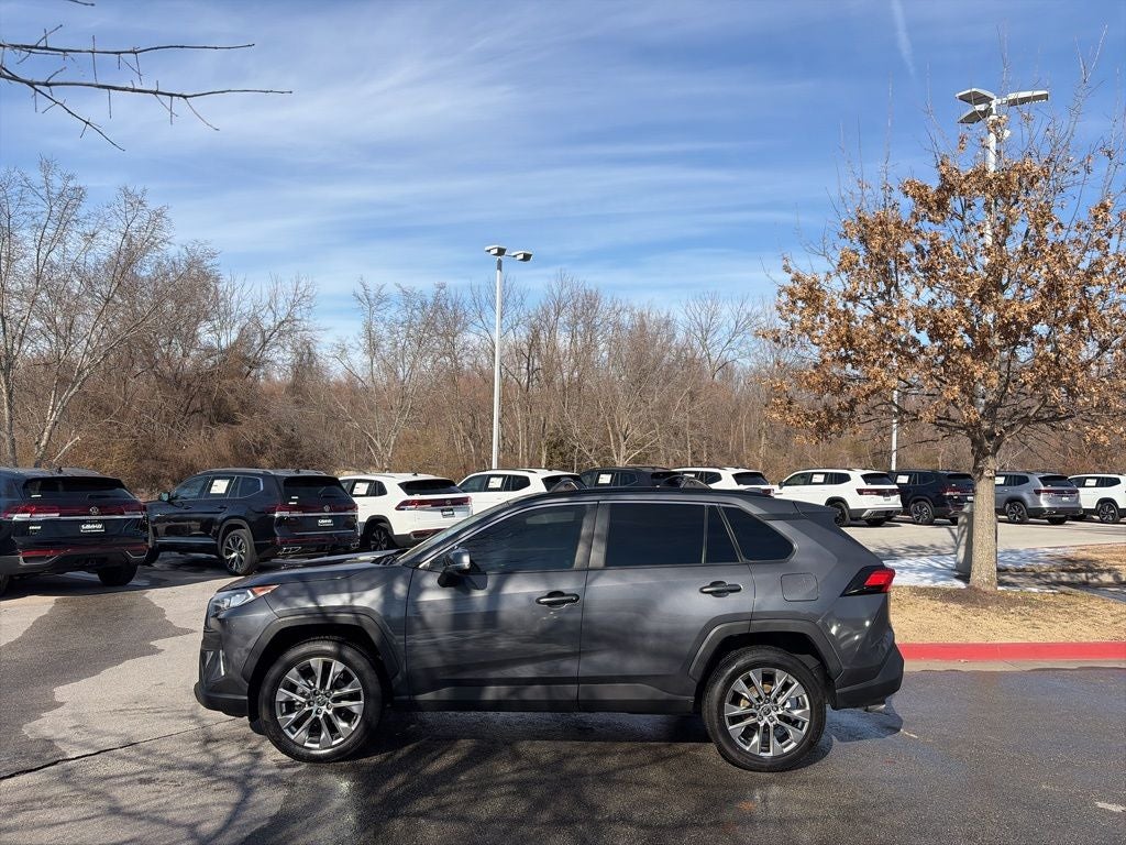 2021 Toyota RAV4 XLE Premium 1-OWNER