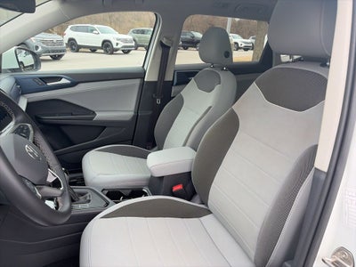 2024 Volkswagen Taos 1.5T SE Clean CARFAX 1-Owner