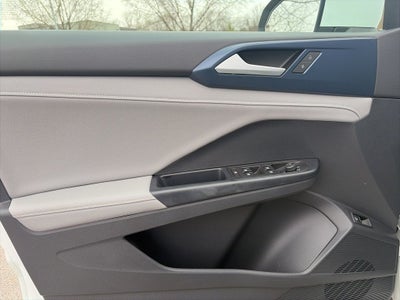 2024 Volkswagen Taos 1.5T SE Clean CARFAX 1-Owner