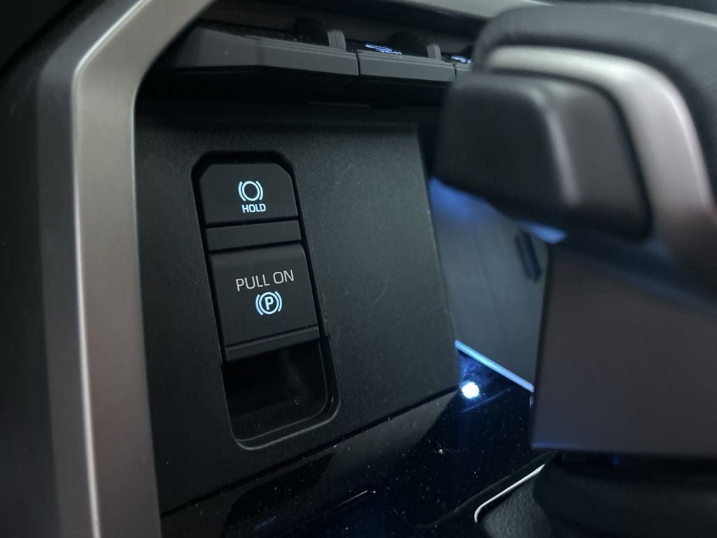 2024 Toyota Sequoia SR5 LEATHER ROOF 4x4 8 Passenger, 1 OWNER CLEAN CARFAX