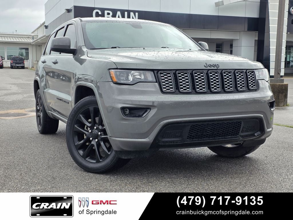 2020 Jeep Grand Cherokee Altitude 4WD / 8.4" Nav / Heated Seats