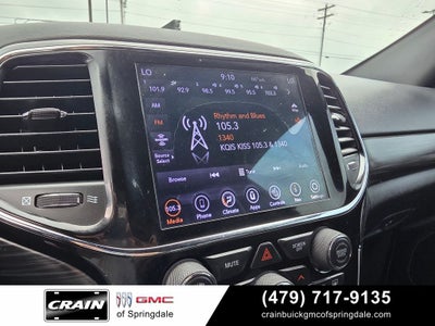2020 Jeep Grand Cherokee Altitude 4WD / 8.4" Nav / Heated Seats