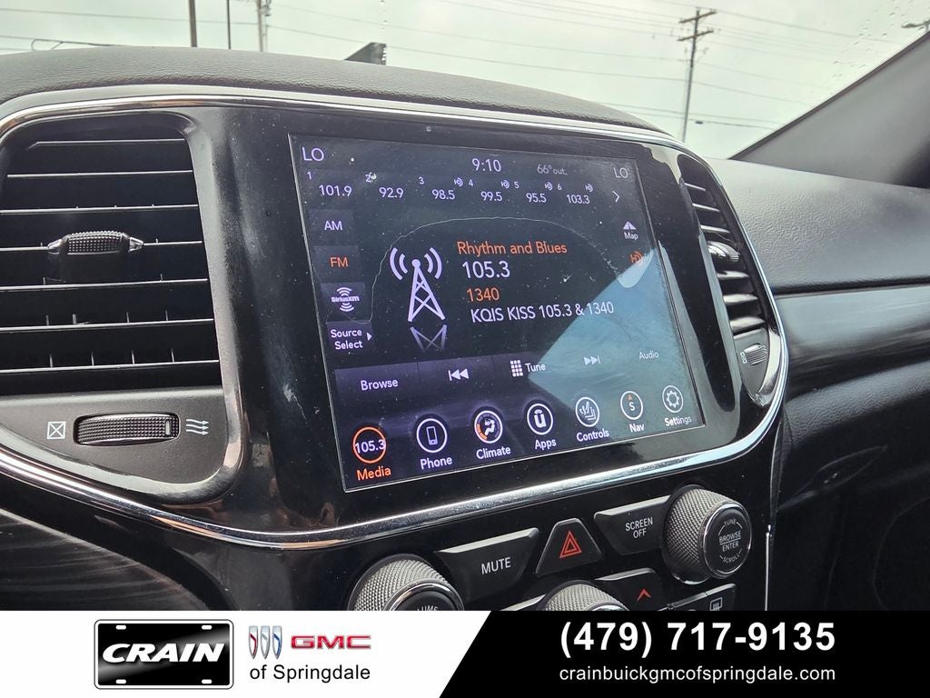 2020 Jeep Grand Cherokee Altitude 4WD / 8.4" Nav / Heated Seats