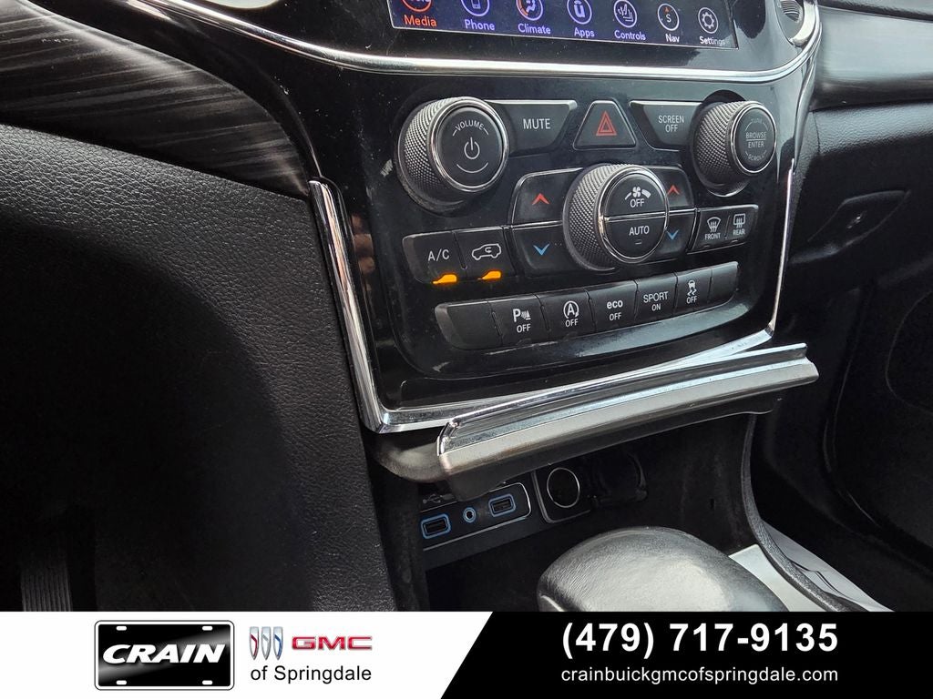 2020 Jeep Grand Cherokee Altitude 4WD / 8.4" Nav / Heated Seats