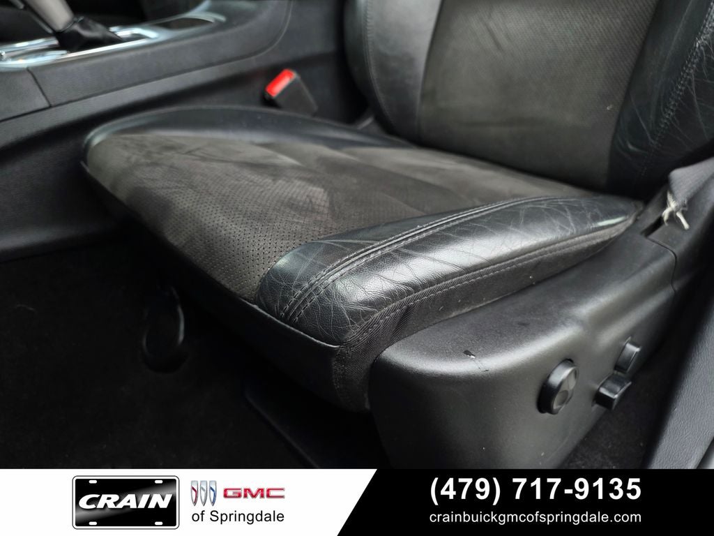 2020 Jeep Grand Cherokee Altitude 4WD / 8.4" Nav / Heated Seats