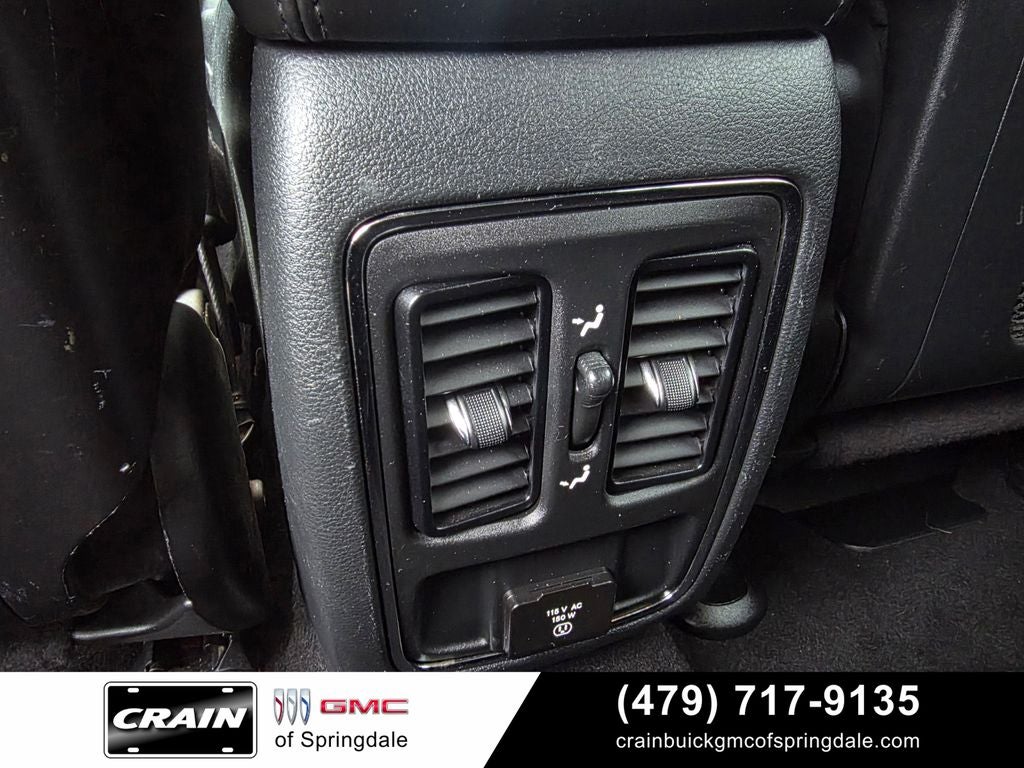 2020 Jeep Grand Cherokee Altitude 4WD / 8.4" Nav / Heated Seats