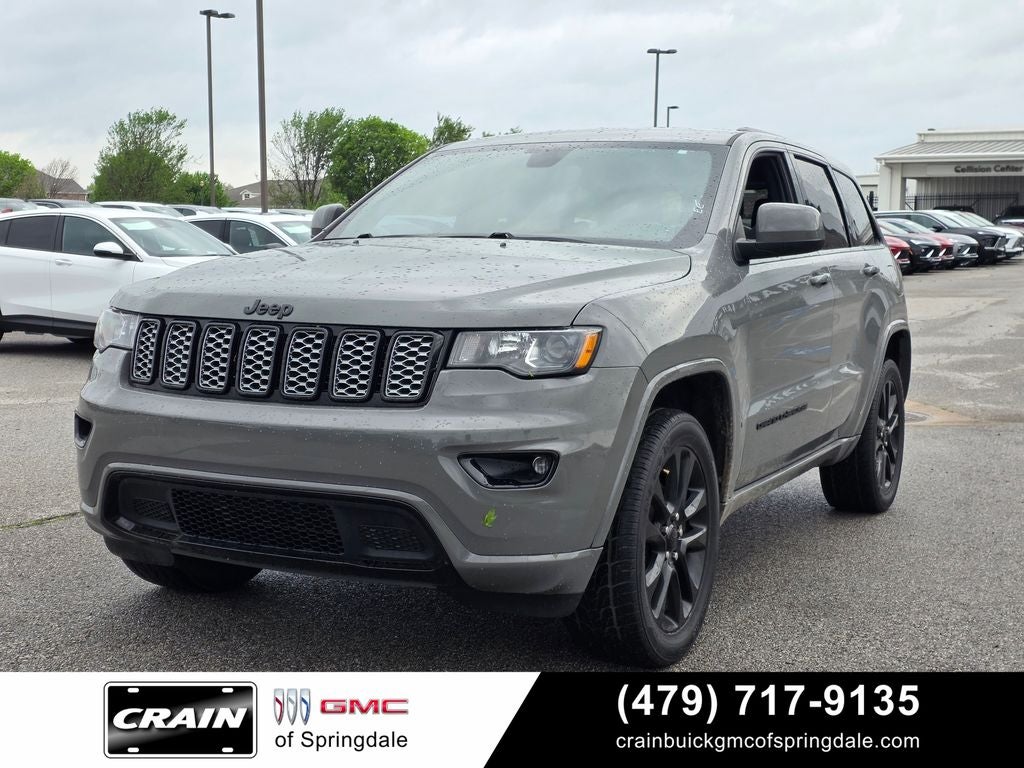 2020 Jeep Grand Cherokee Altitude 4WD / 8.4" Nav / Heated Seats