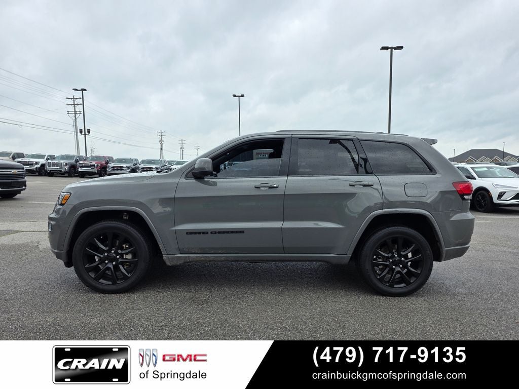2020 Jeep Grand Cherokee Altitude 4WD / 8.4" Nav / Heated Seats