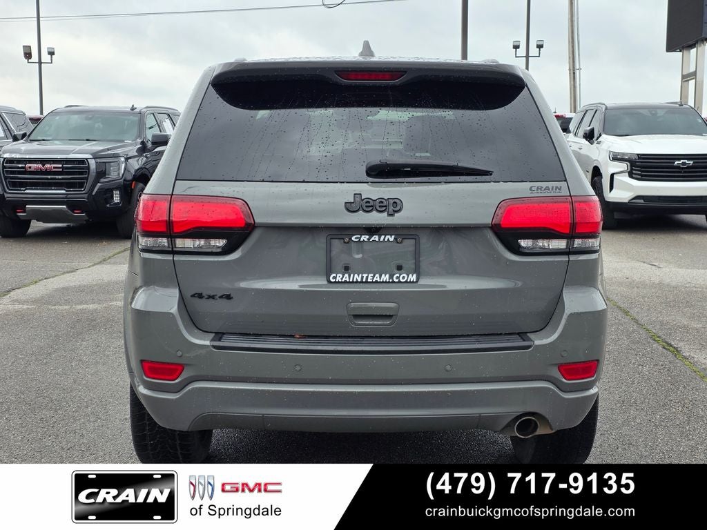 2020 Jeep Grand Cherokee Altitude 4WD / 8.4" Nav / Heated Seats