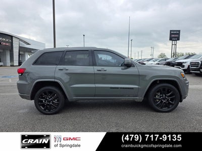 2020 Jeep Grand Cherokee Altitude 4WD / 8.4" Nav / Heated Seats