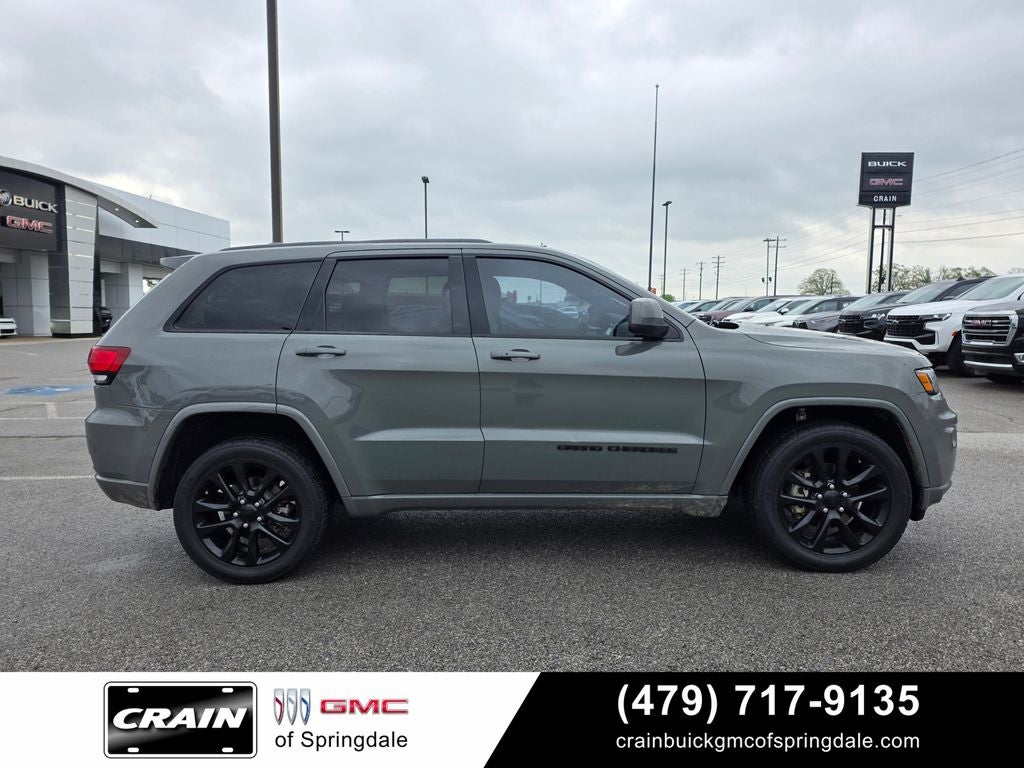 2020 Jeep Grand Cherokee Altitude 4WD / 8.4" Nav / Heated Seats