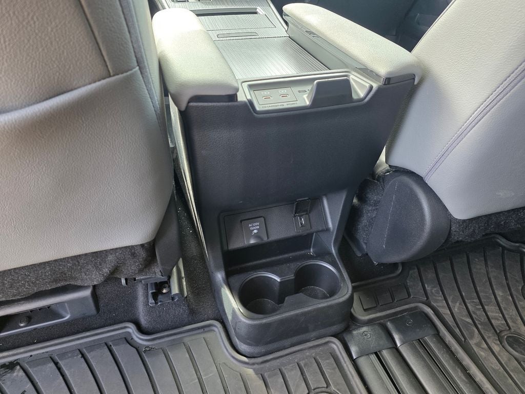 2025 Toyota Sienna XLE 8 Passenger