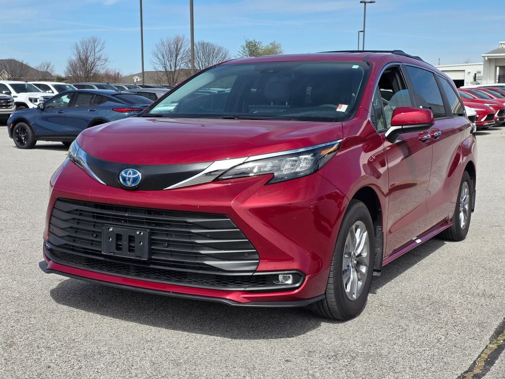 2025 Toyota Sienna XLE 8 Passenger