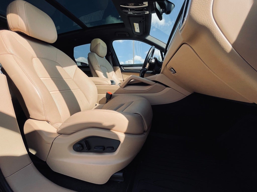 2023 Porsche Cayenne Platinum Edition