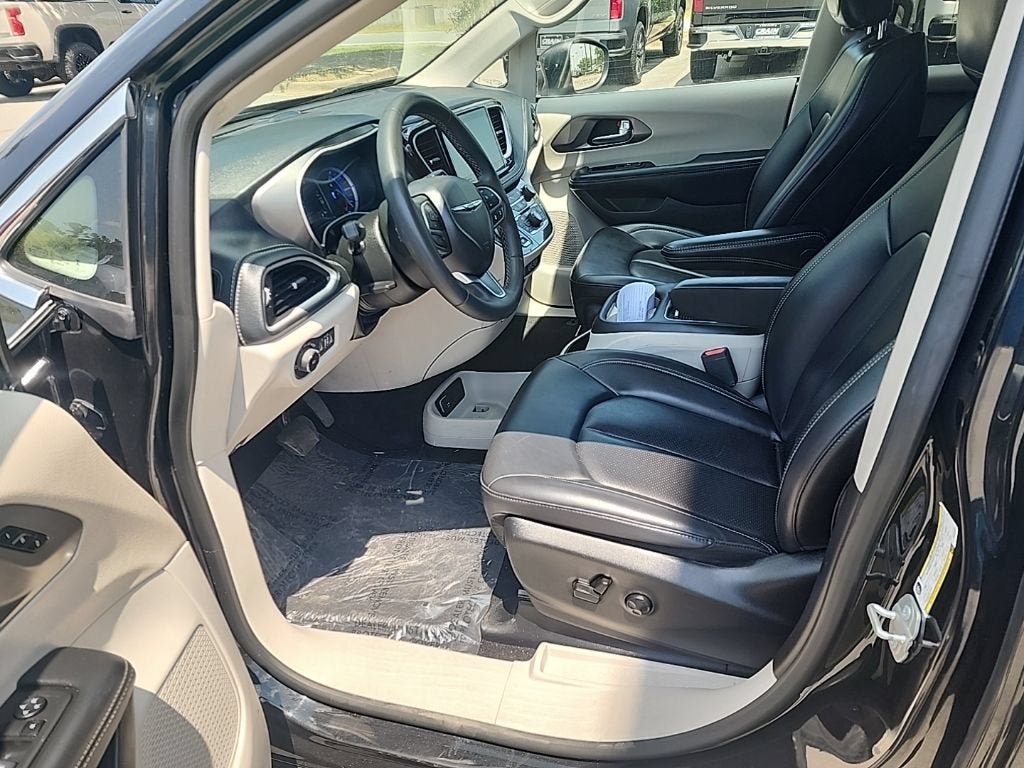2023 Chrysler Pacifica Hybrid Touring L
