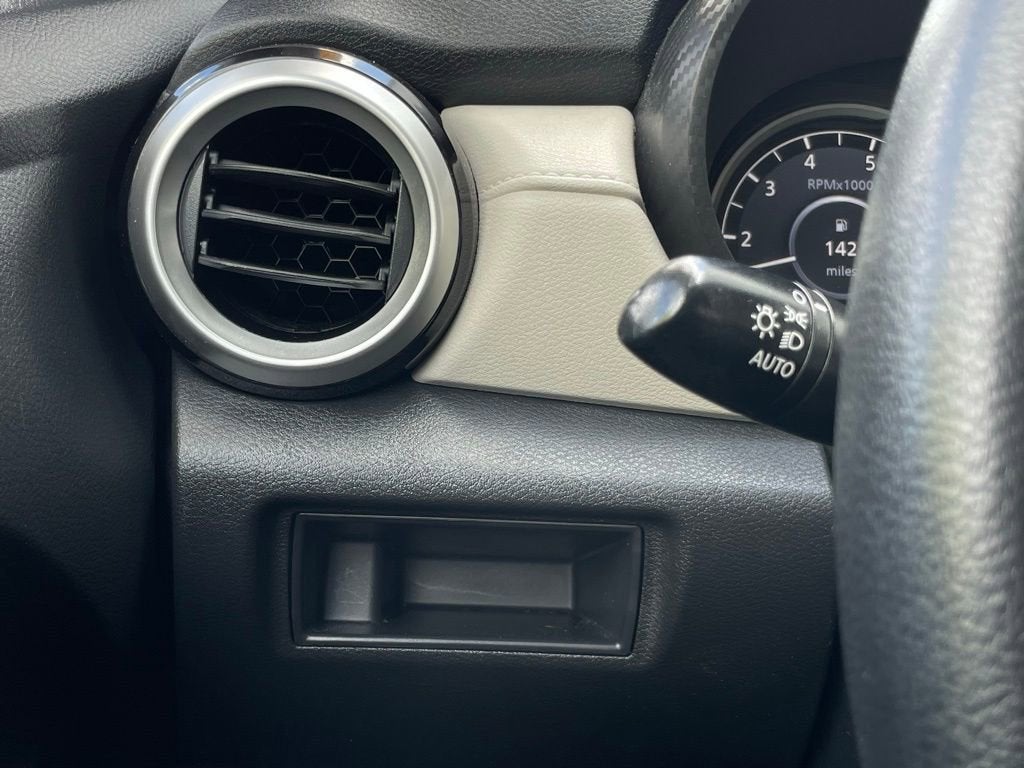 2022 Nissan Versa SV