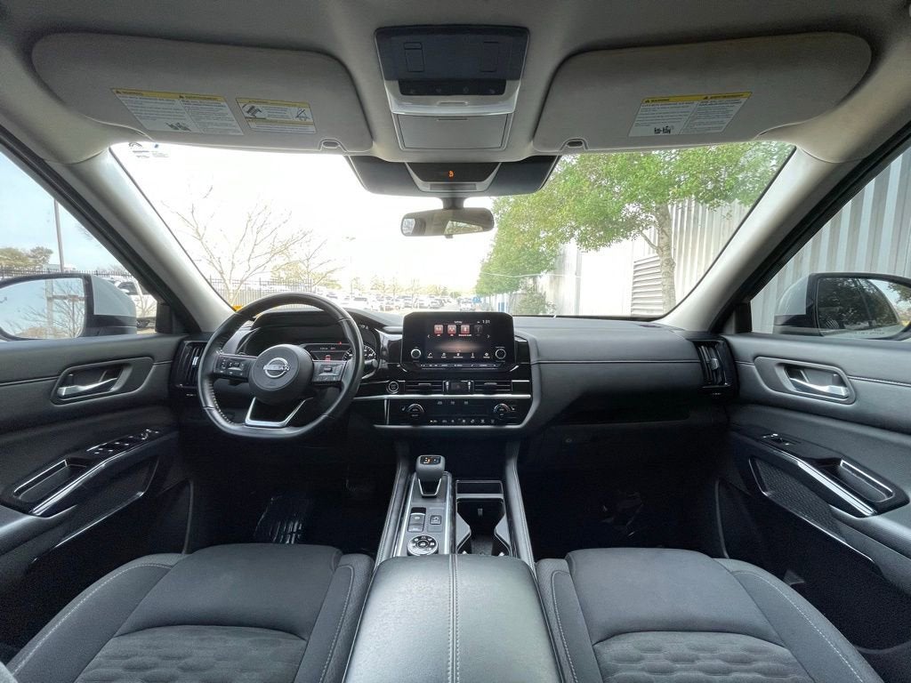 2022 Nissan Pathfinder SV