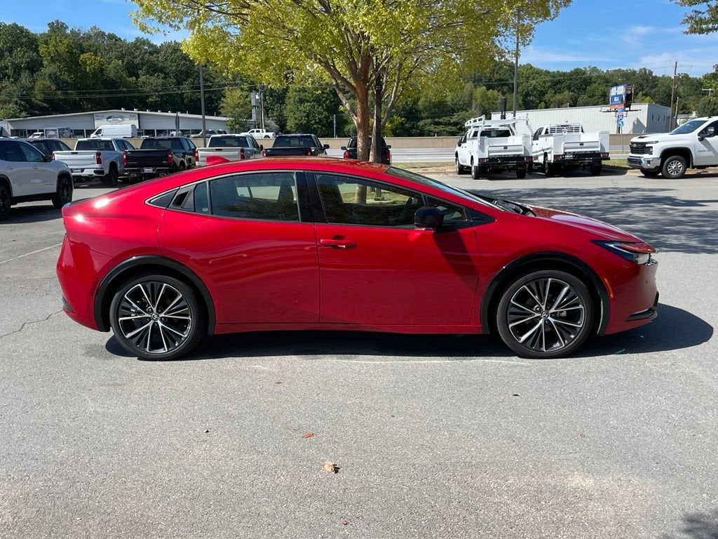 2025 Toyota Prius LE