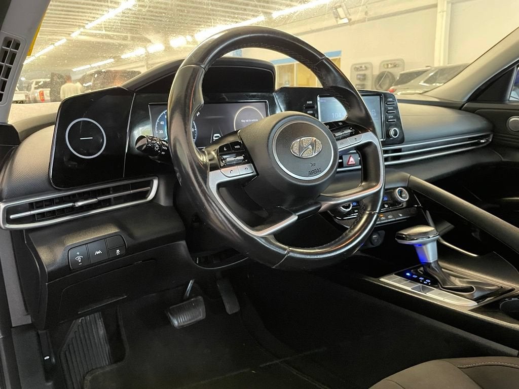 2022 Hyundai ELANTRA SEL