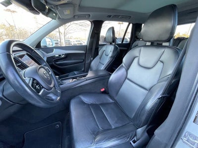 2021 Volvo XC90 Momentum