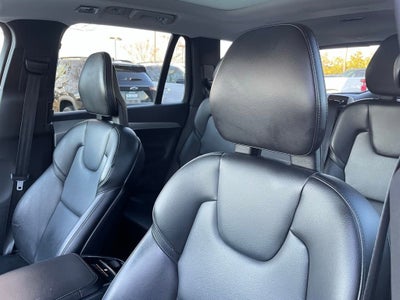 2021 Volvo XC90 Momentum