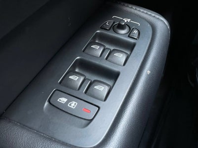 2023 Volvo XC60 Plus Dark Theme