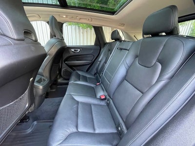 2023 Volvo XC60 Plus Dark Theme