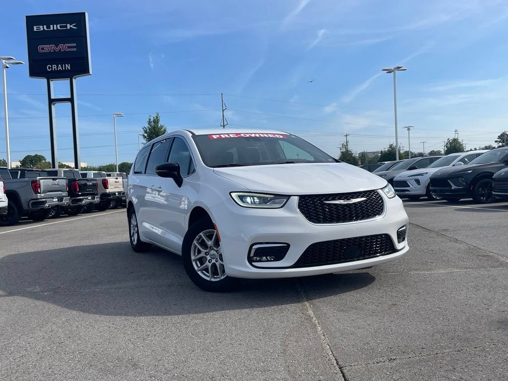 2025 Chrysler Pacifica Select