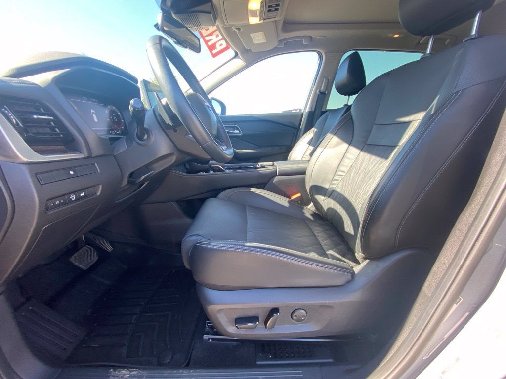 2025 Nissan Rogue Platinum