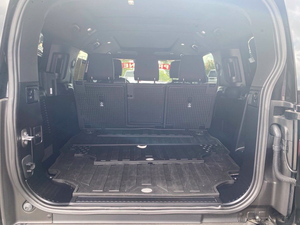 2025 Land Rover Defender Outbound
