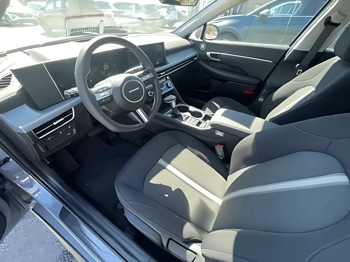 Hyundai Sonata interior