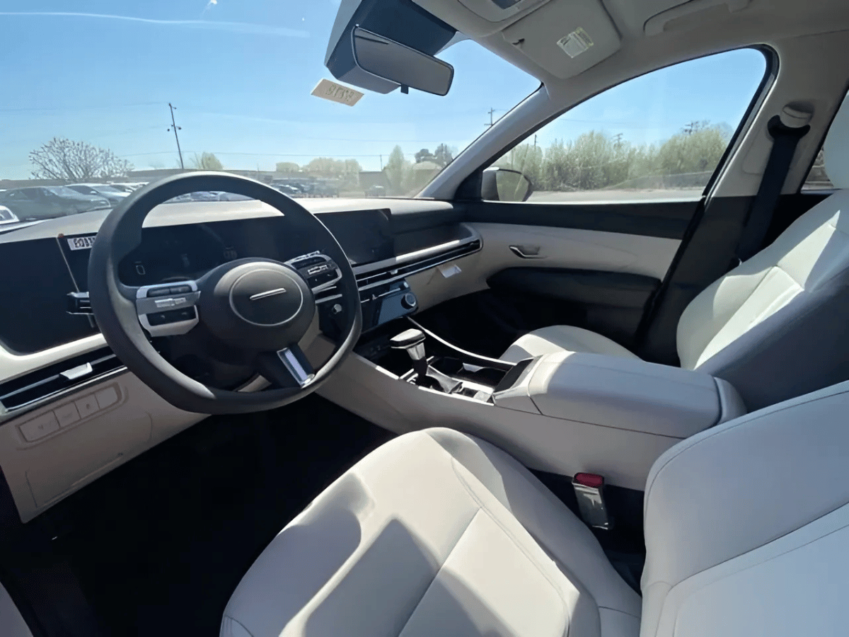 Hyundai Tucson interior