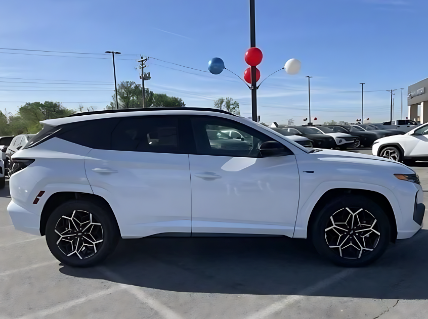 Hyundai Tucson Hybrid at Crain Hyundai of North Little Rock