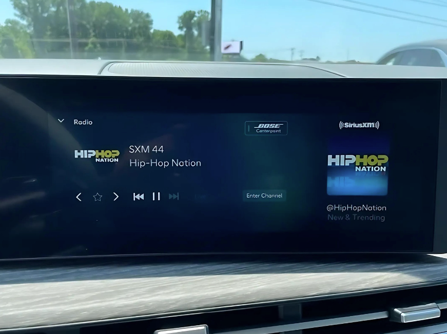 Hyundai Santa Fe tech features